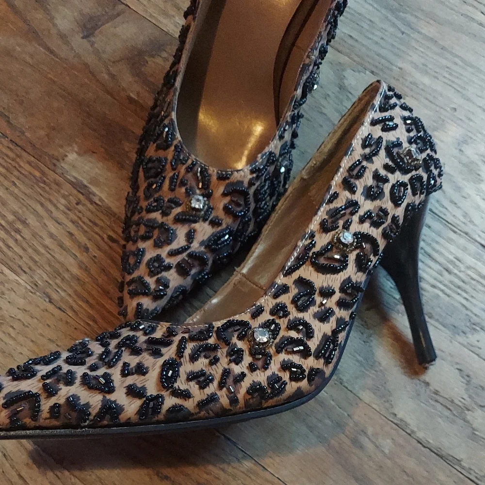 4 For $12 Paprika Brown and Black Heels Sleek Sophisticated Pumps - Picture 4 of 13